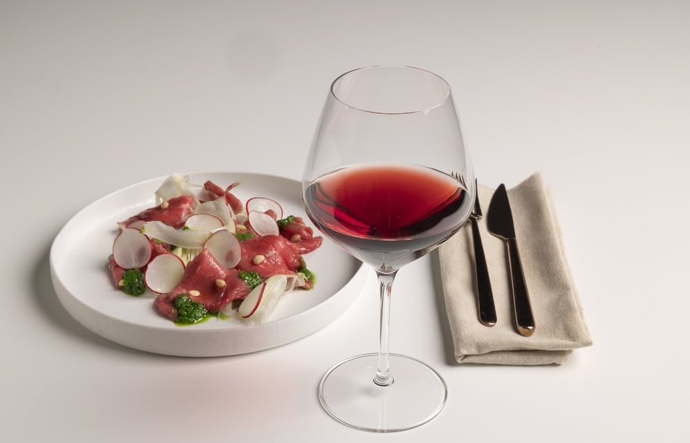 Carpaccio di manzo, finocchi croccanti e pesto di rucola