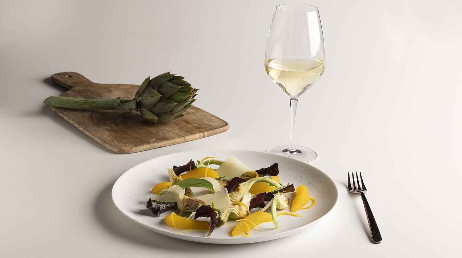 Insalata di carciofi, pere e scaglie di pecorino