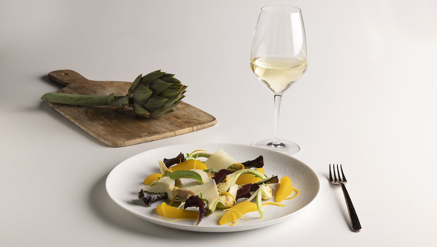 Insalata di carciofi, pere e scaglie di pecorino