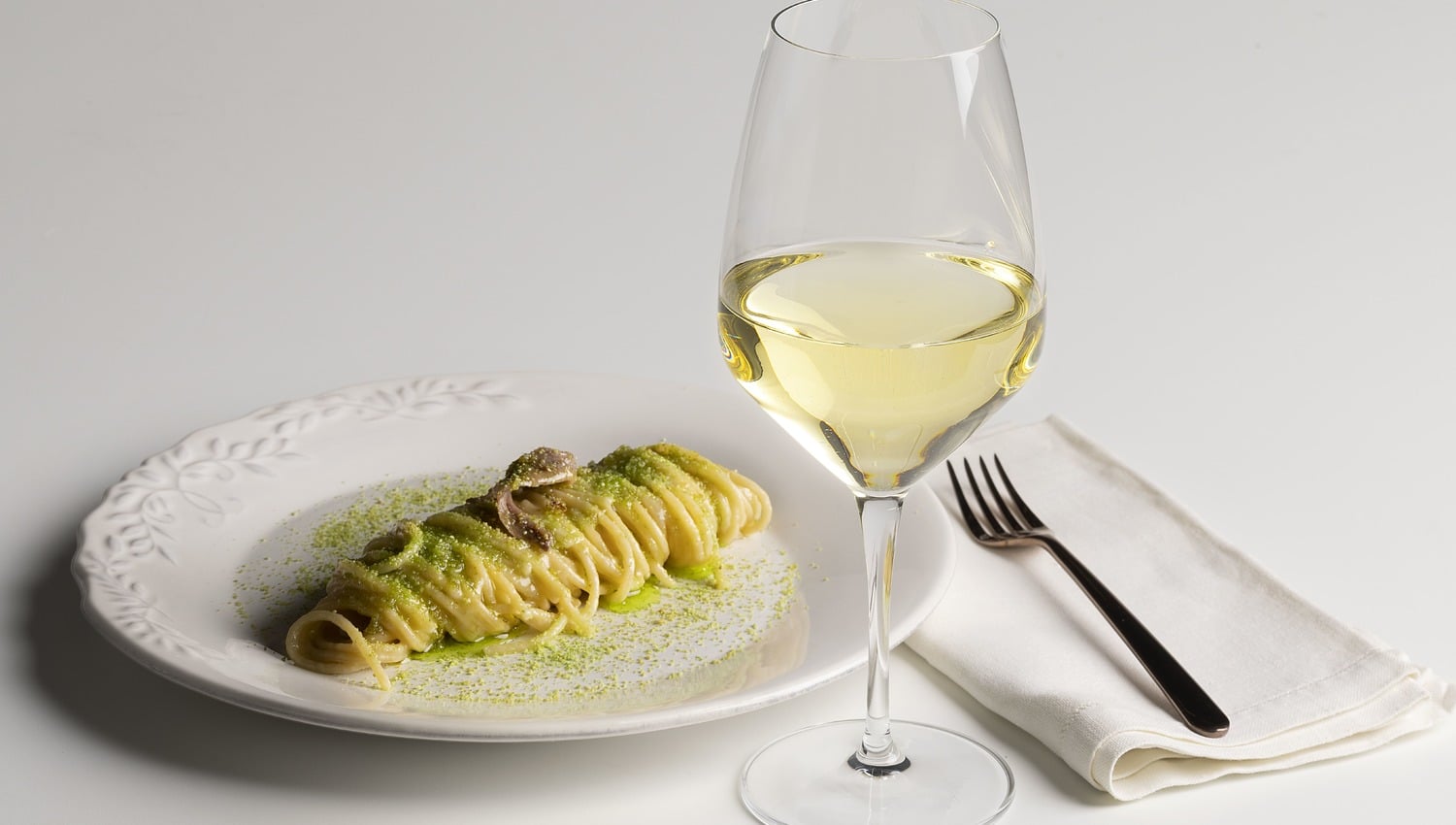 Spaghetti, pane burro e acciughe