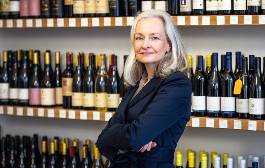 Ritratto di Claudia Dietsch, vincitrice del Premio per la cultura del vino.