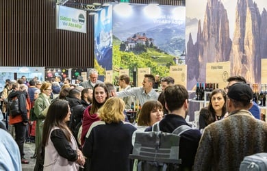 /images/content/131933_14147_2_C_390_250_2106_8232368/wine-paris-2025-südtirol-wein-osmany-tavares-2-.jpg