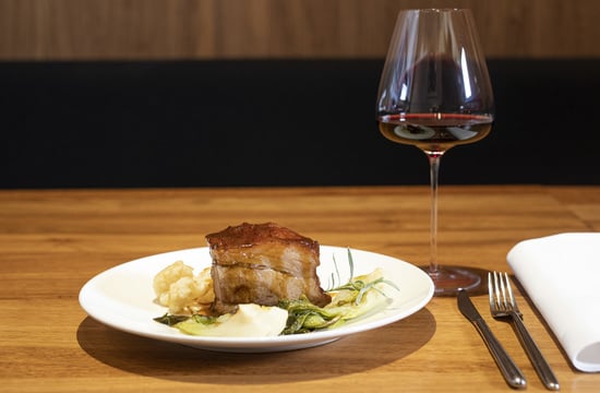 Petto di vitello alla Fornara ©IDM/Vini Alto Adige/Marion Lafogler