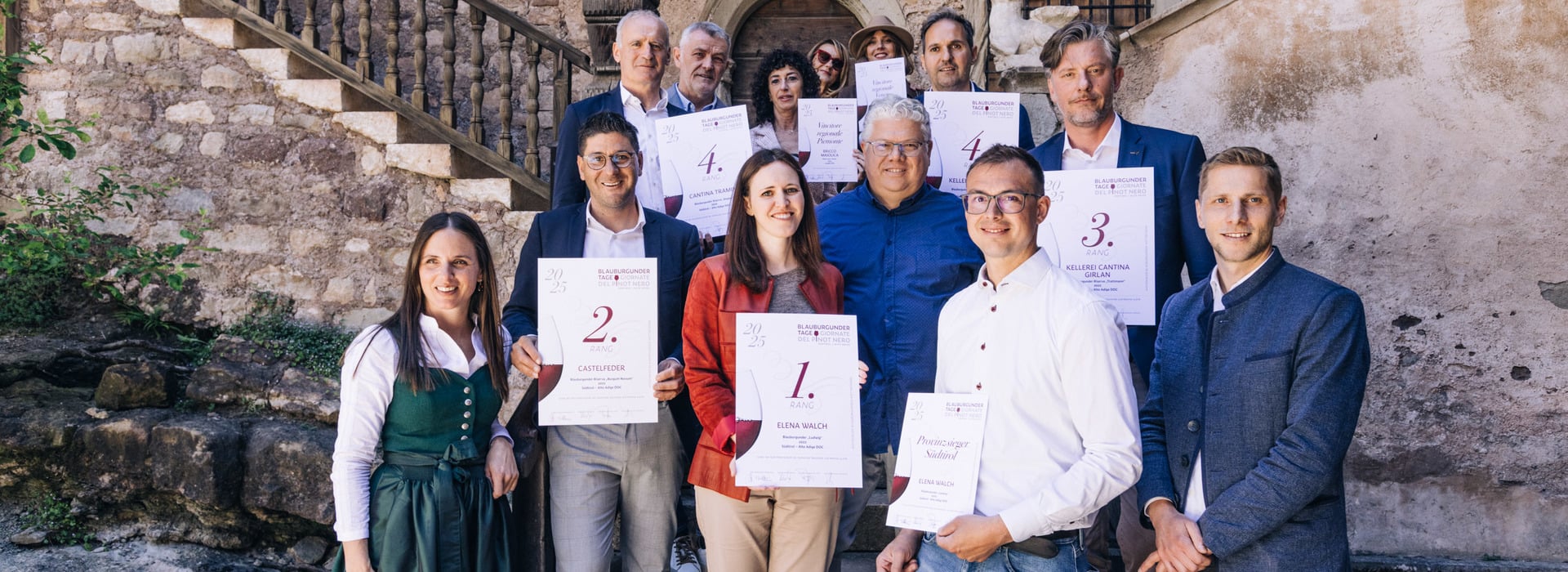 I premiati con Ines Giovanett e Marc Pfitscher ©Giornate Altoatesine del Pinot Nero